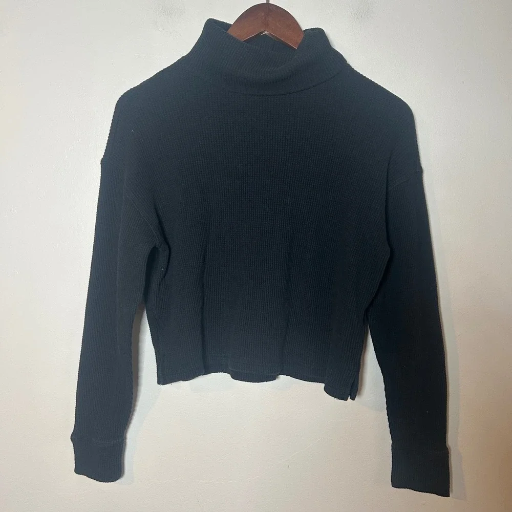 EUC Abercrombie & Fitch Waffle‎ Knit Turtleneck Women XS Black Cropped Top